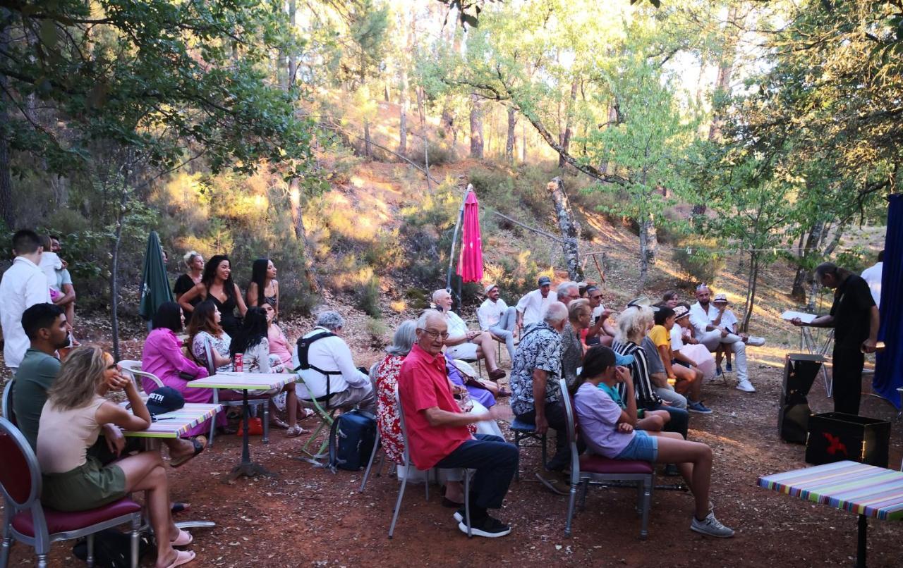 La Colline Des Ocres Village De Vacances 3 Etoiles Apt Dış mekan fotoğraf